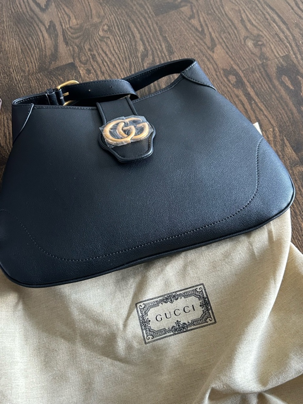 Gucci Black Leather Shoulder Bag with Gold Double G